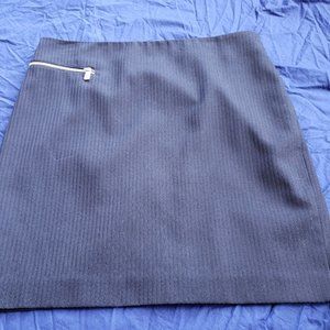 Michael Kors Short Lined Zip Skirt Sz 10  with front and side zip accents